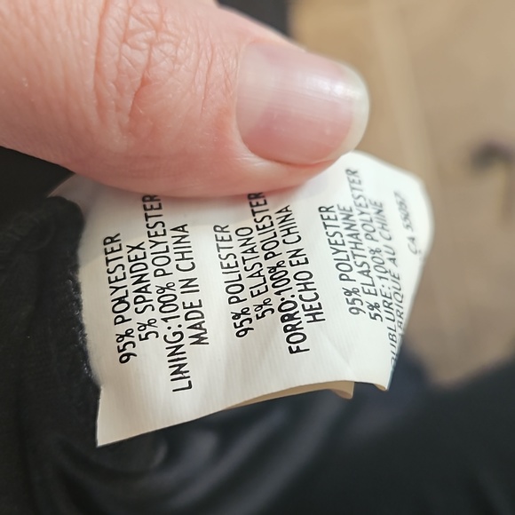 Cold sholder black dress. Size6 - Picture 8 of 9